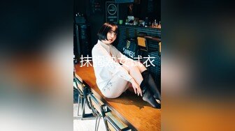 抹胸熟女试衣